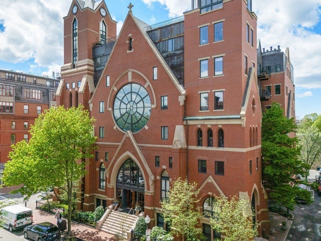 2 Clarendon St Apt 302, Boston