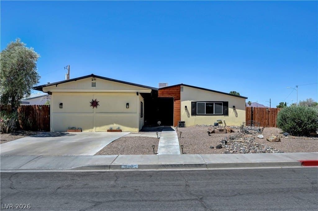 1102 Arapaho Way, Boulder City