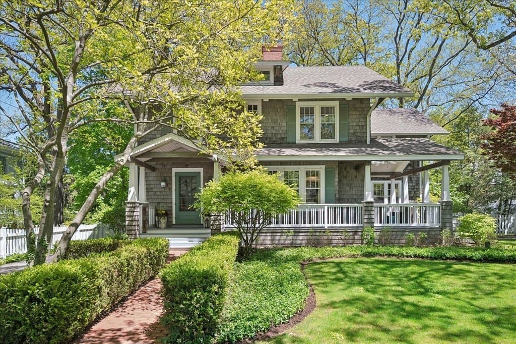747 Lincoln Ave, Winnetka