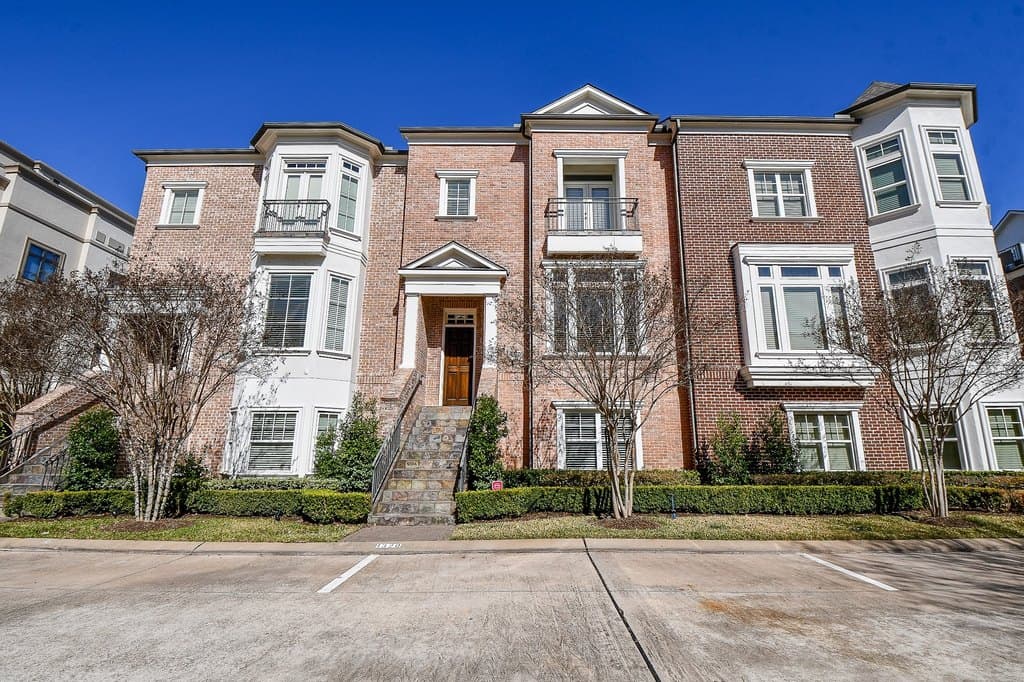 1320 Lake Pointe Pkwy, Sugar Land