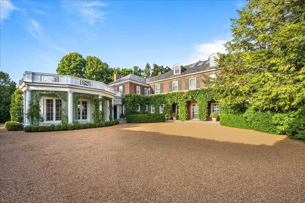 788 E Woodland Rd, Lake Forest