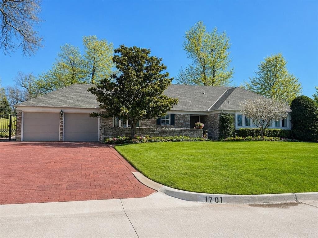 1701 Randel Rd, Nichols Hills