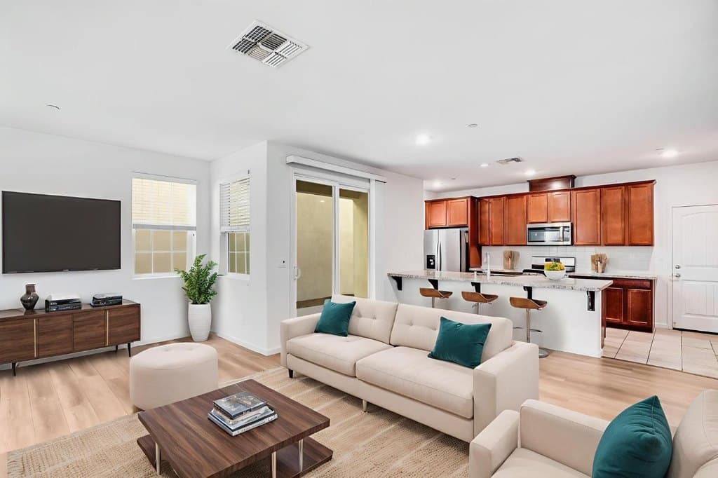 2516 John Glenn Way, Sacramento