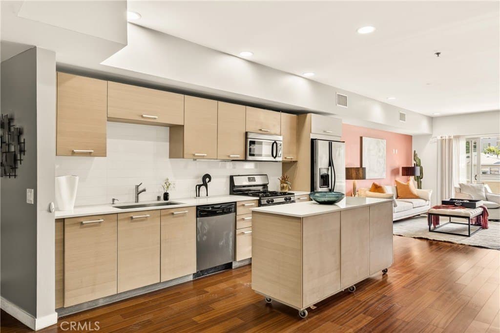 5016 Bakman Ave Unit 205