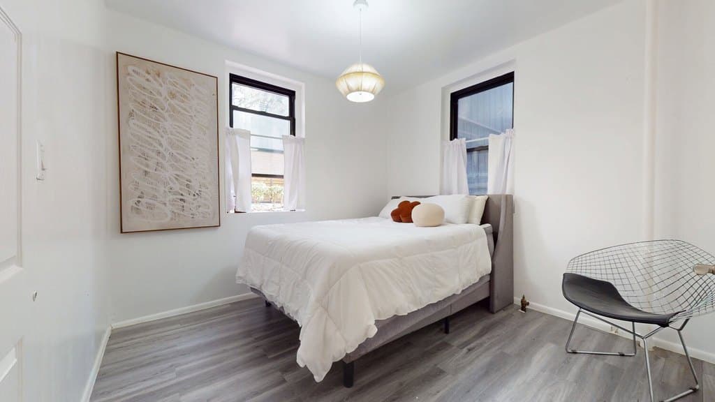 21-57 33rd St Apt 1H, Queens