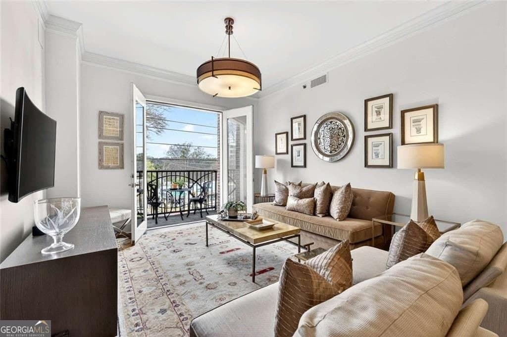 2277 Peachtree Rd NE Unit 404