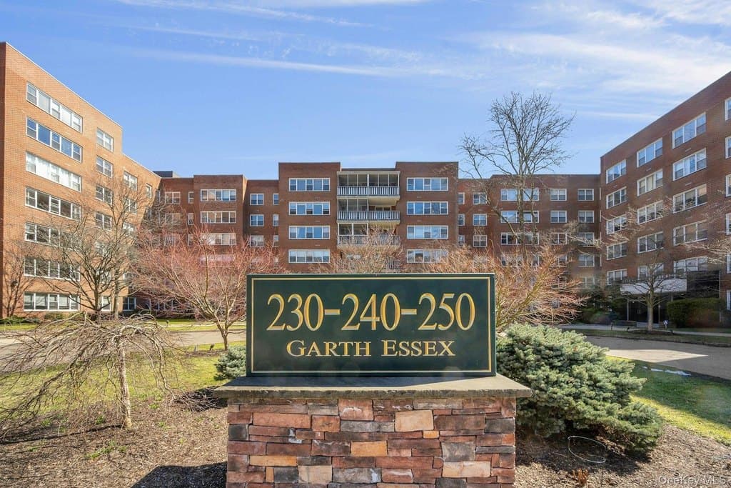 240 Garth Rd Unit 2G2, Scarsdale
