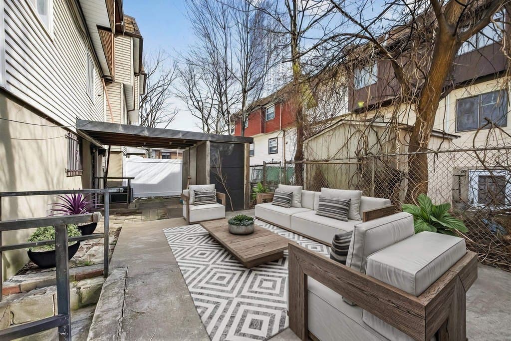 14 Laurel Ct, Jersey City