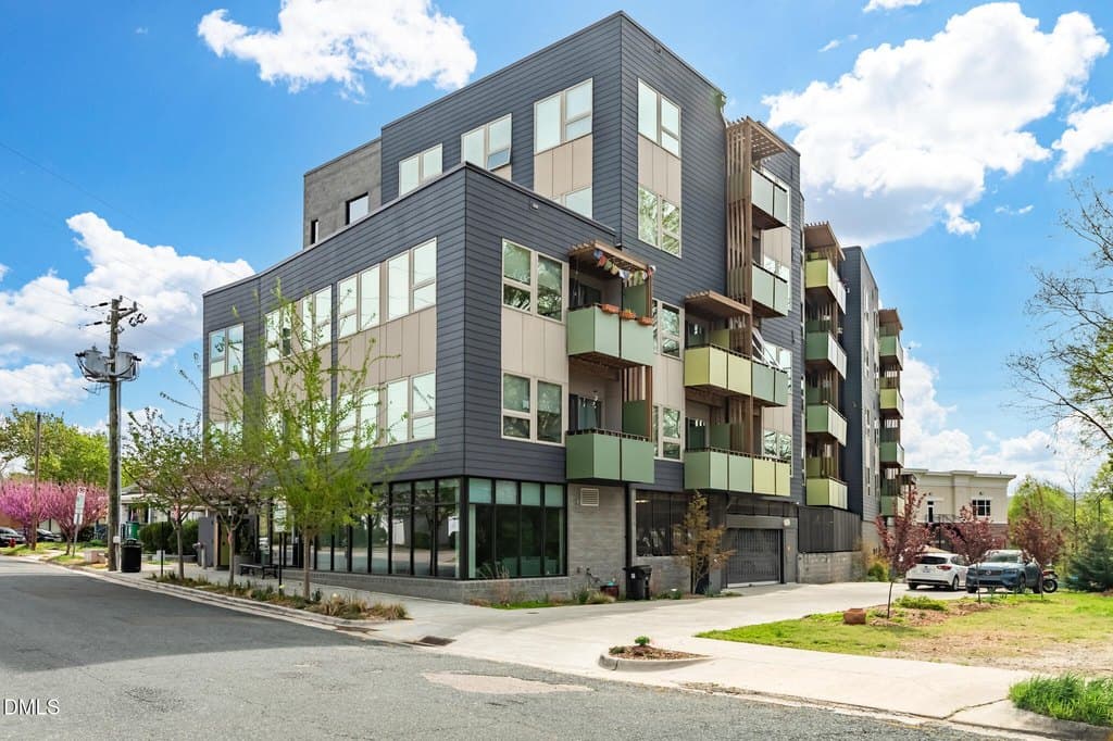 610 Trent Dr Unit 504, Durham