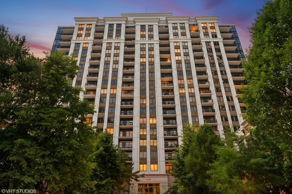 1322 S Prairie Ave Unit 903