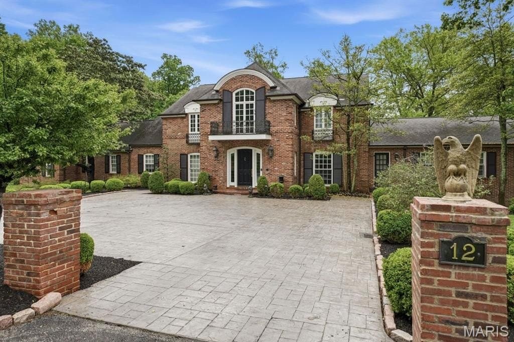 12 Glenview Rd, Ladue
