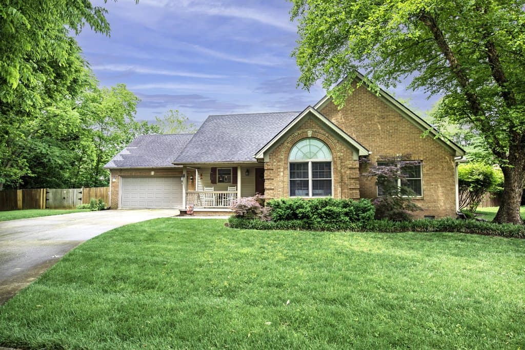 453 Gleneagles Way, Versailles