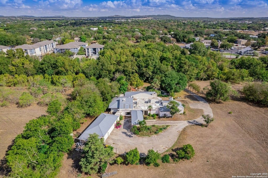 901 River Rd, Boerne
