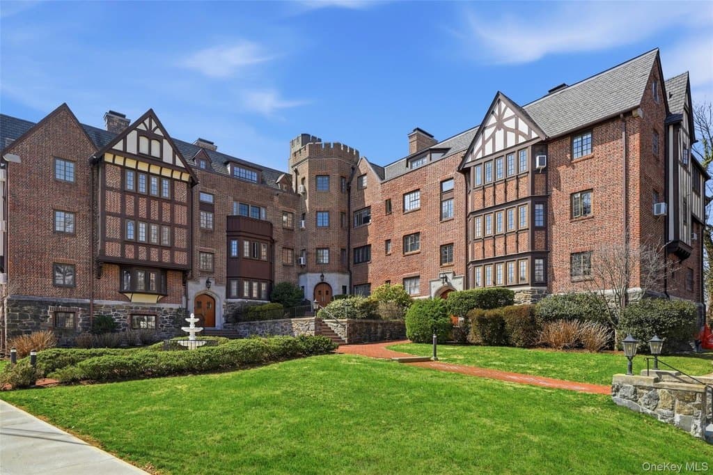 6 Davis Ave Apt C22, Rye