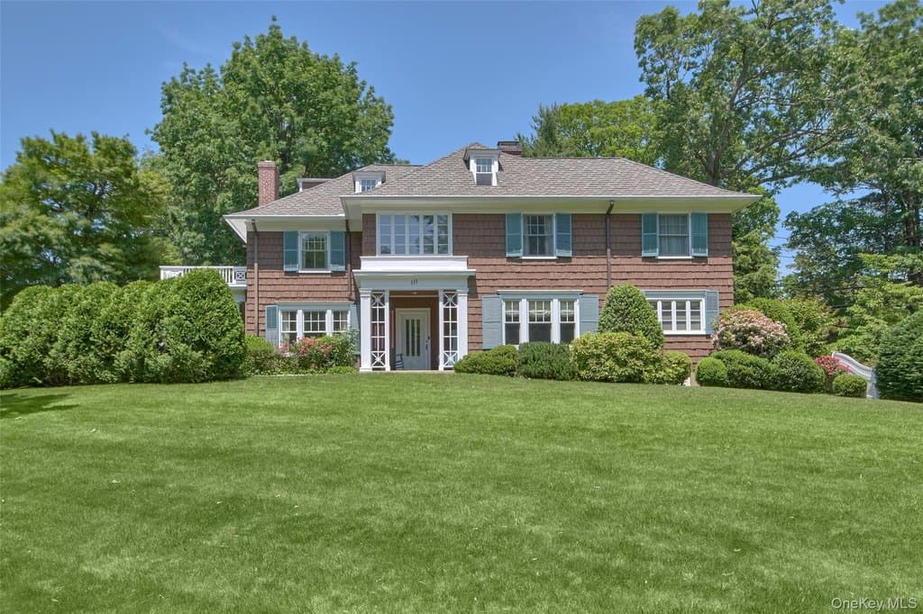 111 Prospect Dr, Chappaqua