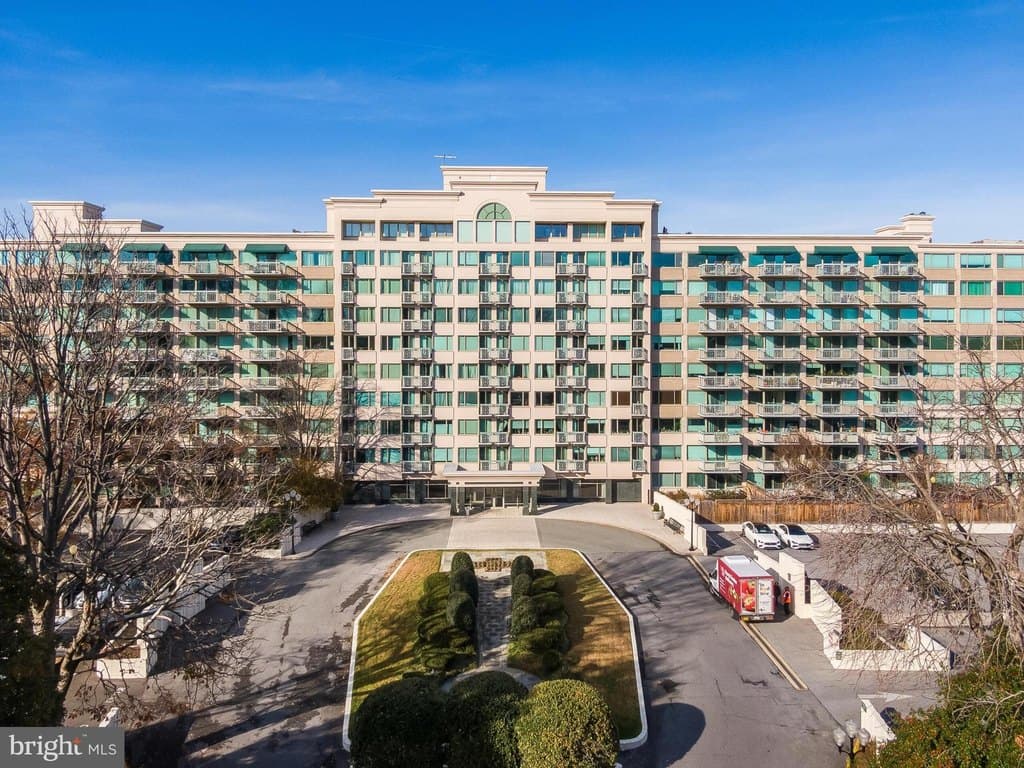 5450 Whitley Park Ter Apt 209, Bethesda