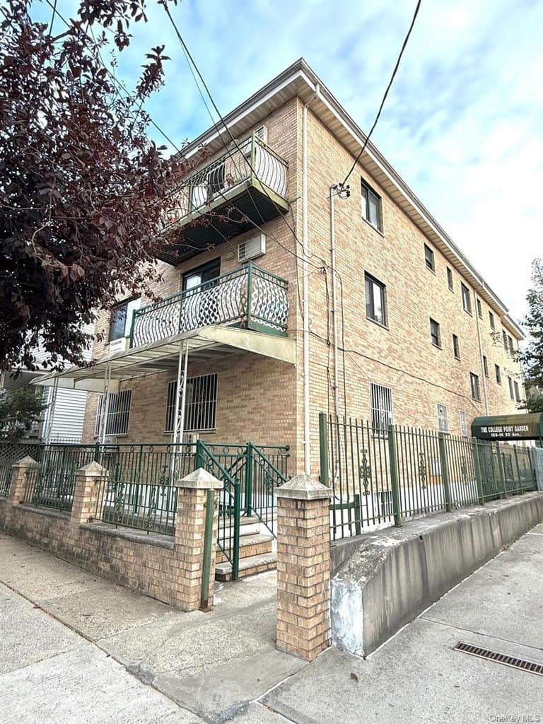 12214 25th Ave Apt 3A