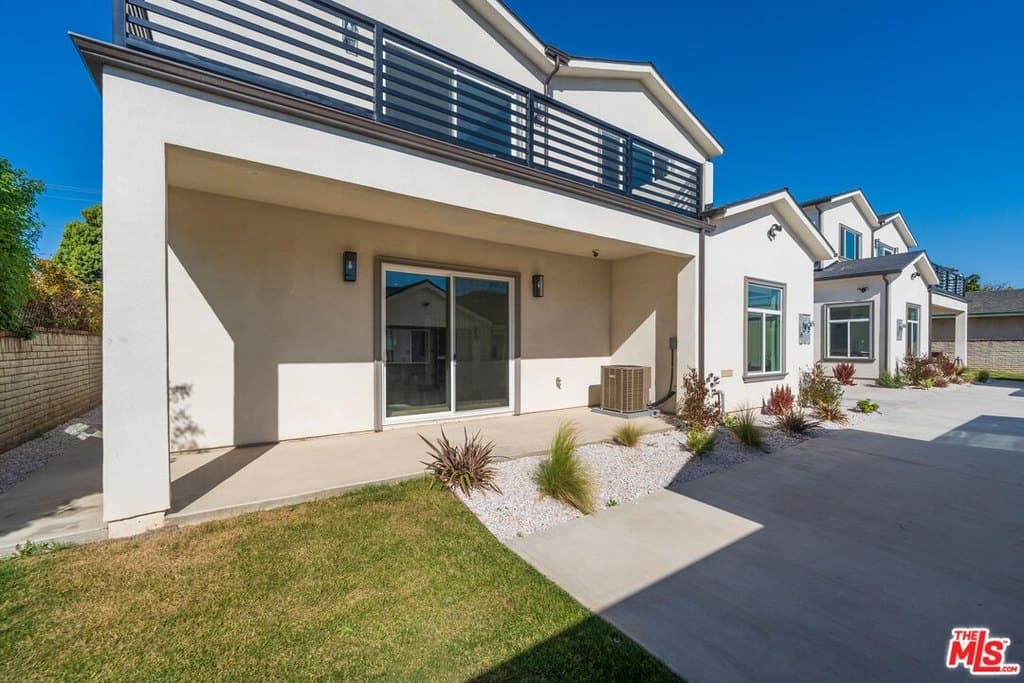 2130 W 238th St, Torrance