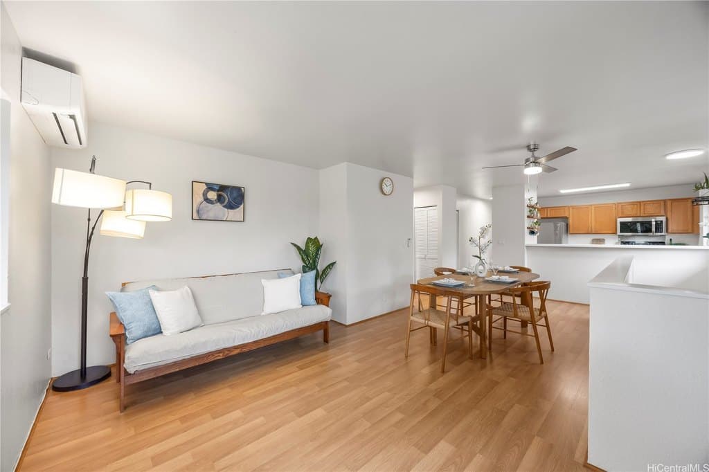 102 Kahako St Apt A, Kailua