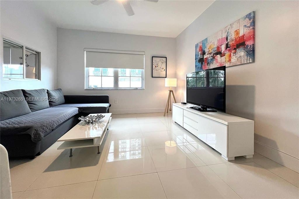 1100 Collins Ave Apt 303, Miami Beach