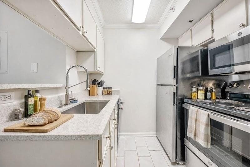 795 Hammond Dr Apt 609