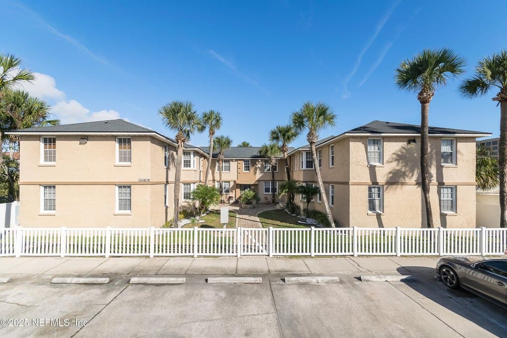 319 1st Ave N Apt 2E, Jacksonville Beach