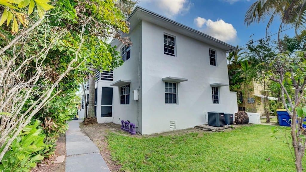 1791 Marseille Dr, Miami Beach