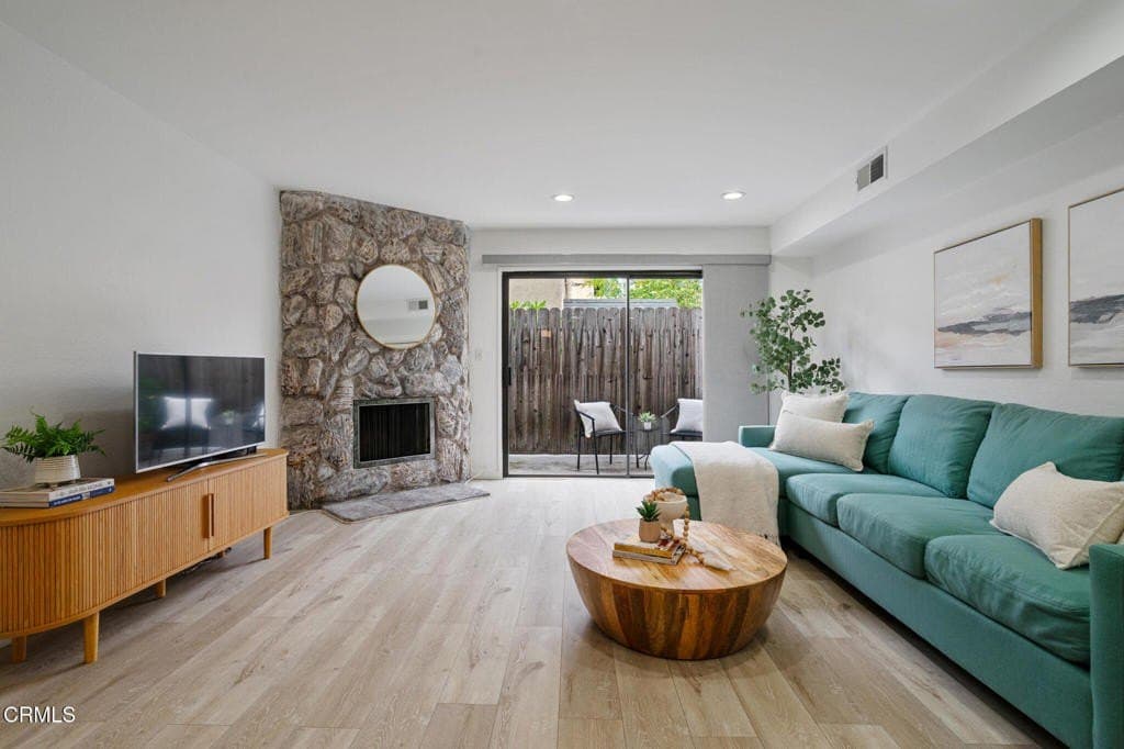 544 E Magnolia Blvd Apt D