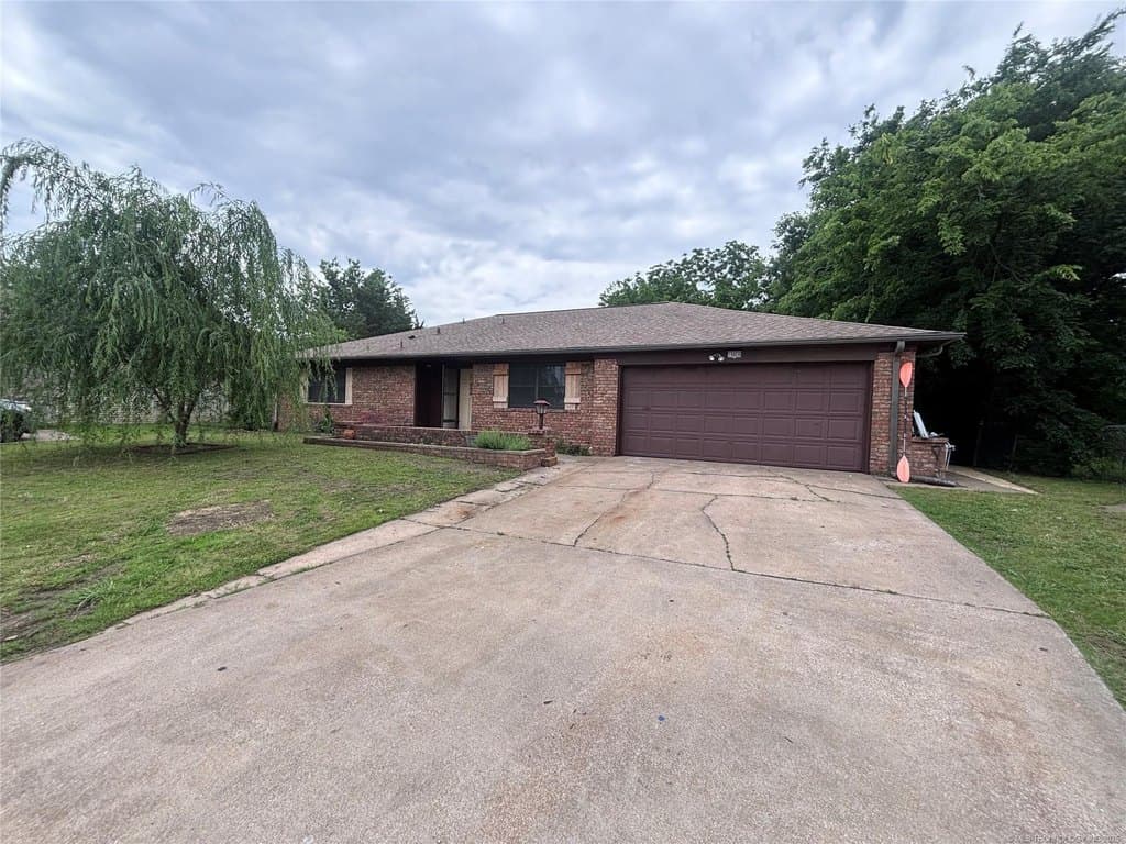 10826 E 26th Pl, Tulsa