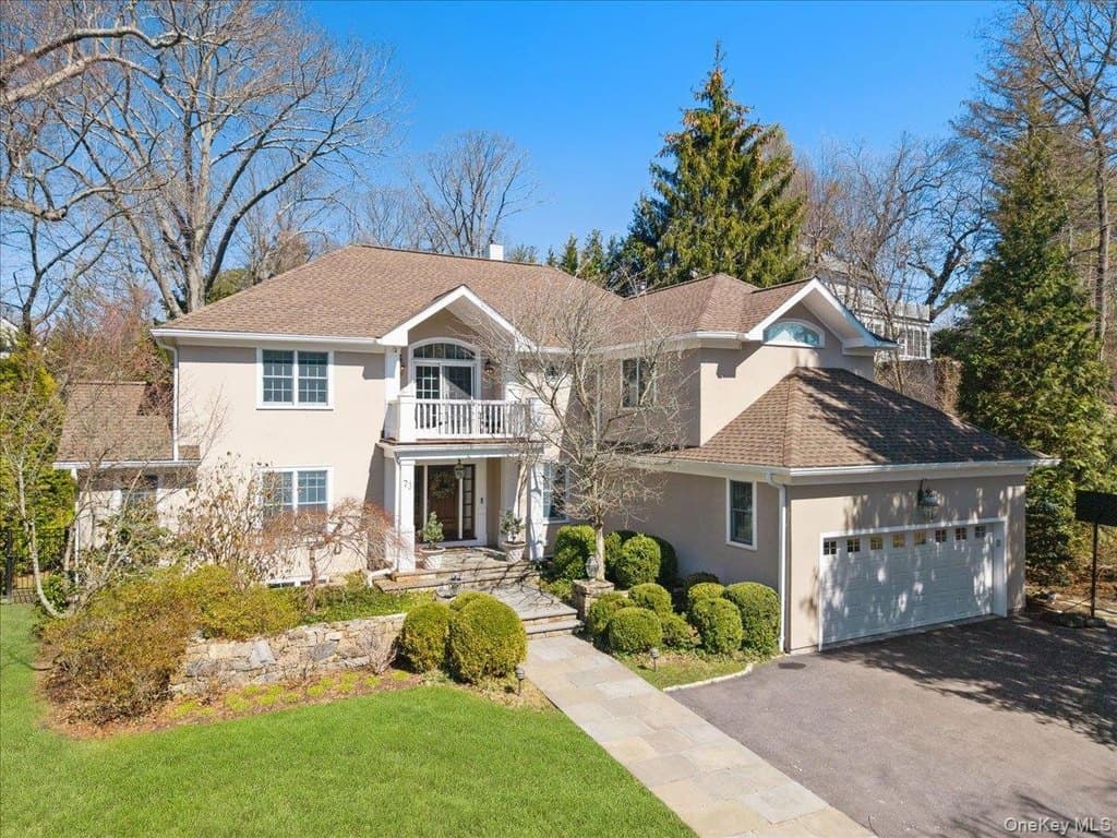 73 Huntington Rd, Scarsdale