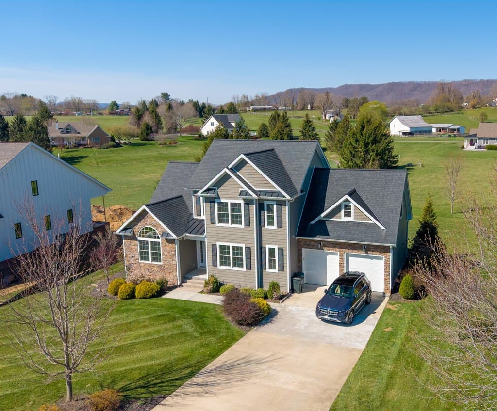 393 James River Rd, Lewisburg