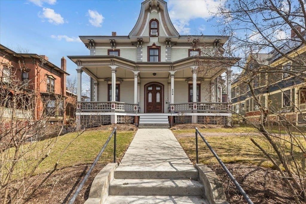 204 S Union St Apt 5, Burlington