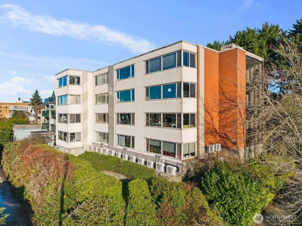 2703 Boylston Ave E Apt 302