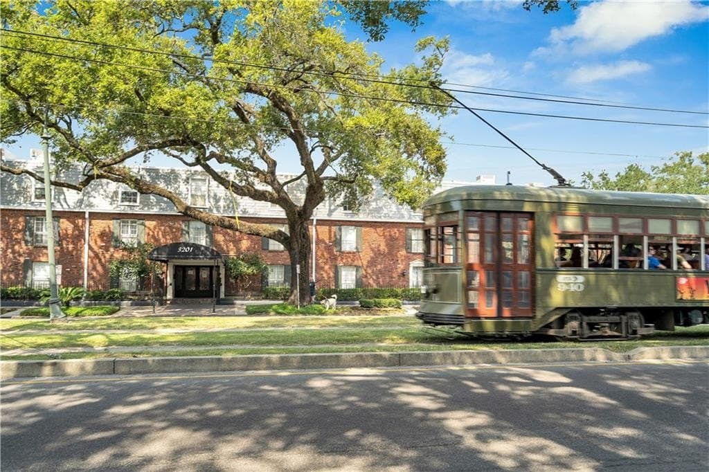 3201 St Charles Ave Unit 218, New Orleans