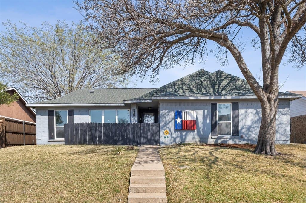 857 Whitehall Dr, Plano