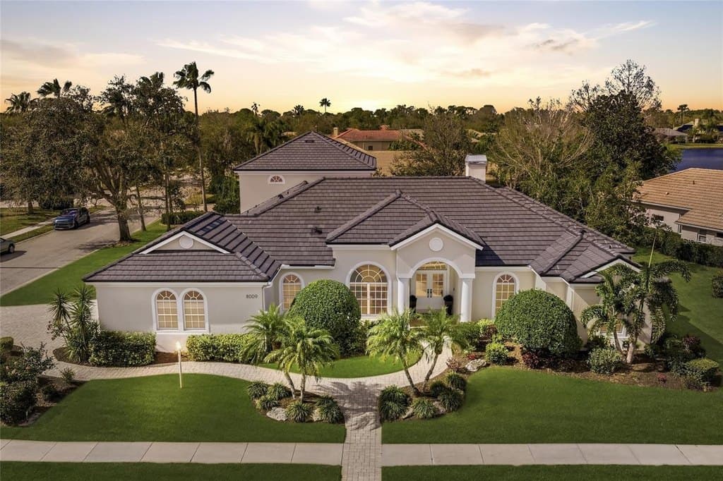 8009 Royal Birkdale Cir, Lakewood Ranch