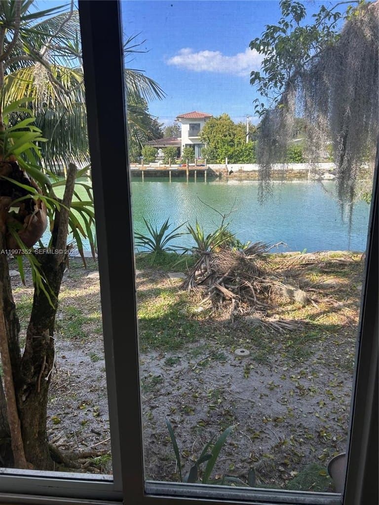 1795 Calais Dr Apt 4