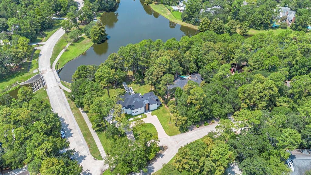 1 E Wedgewood Gln, The Woodlands