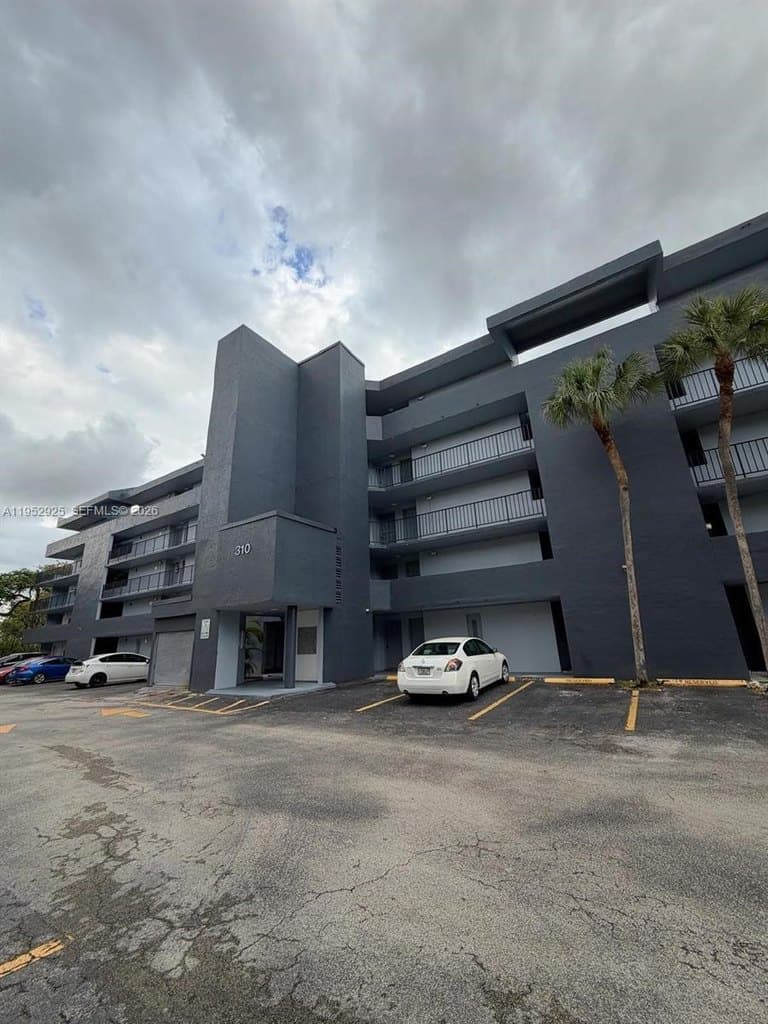 310 Fontainebleau Blvd Apt 206