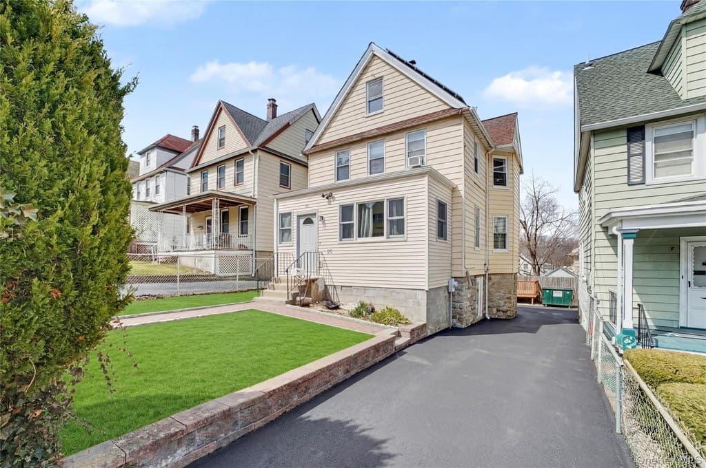 77 Robertson Ave, White Plains