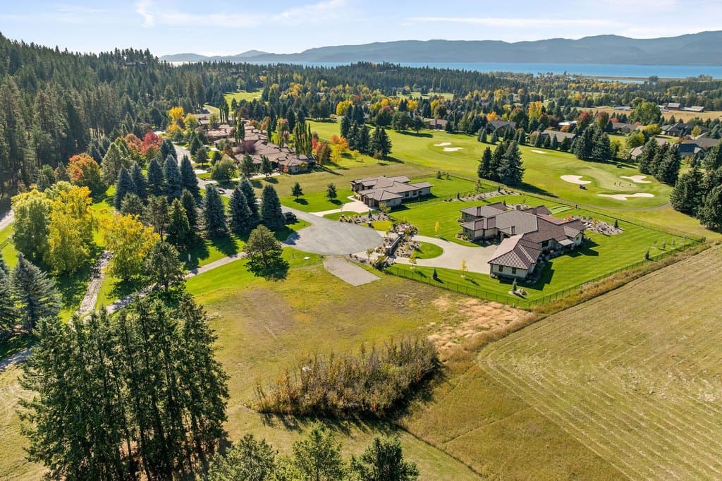 351 Chapman Ln, Bigfork