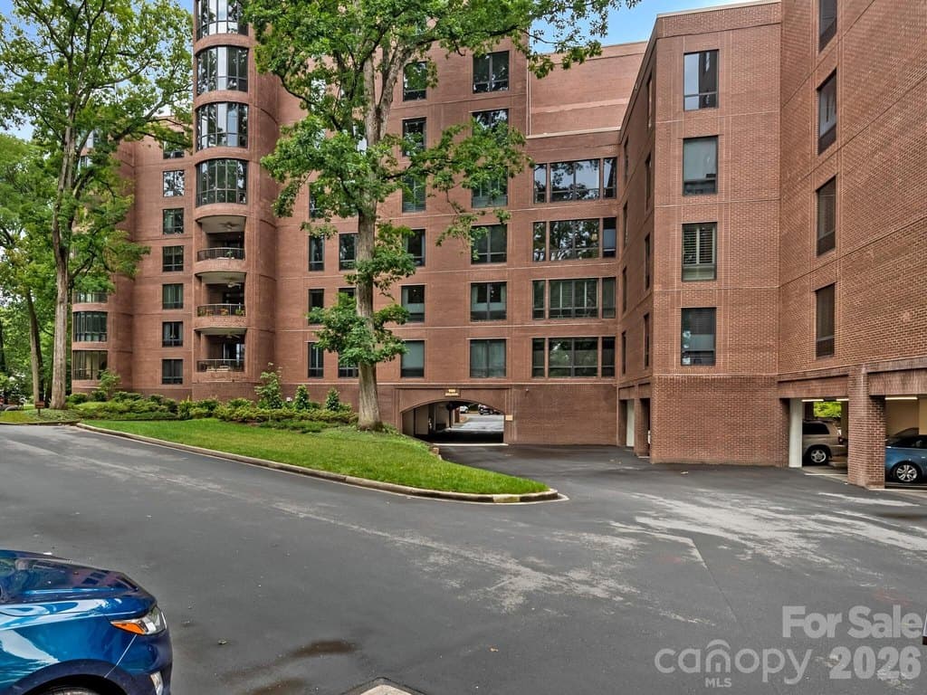 840 Cherokee Rd, Charlotte