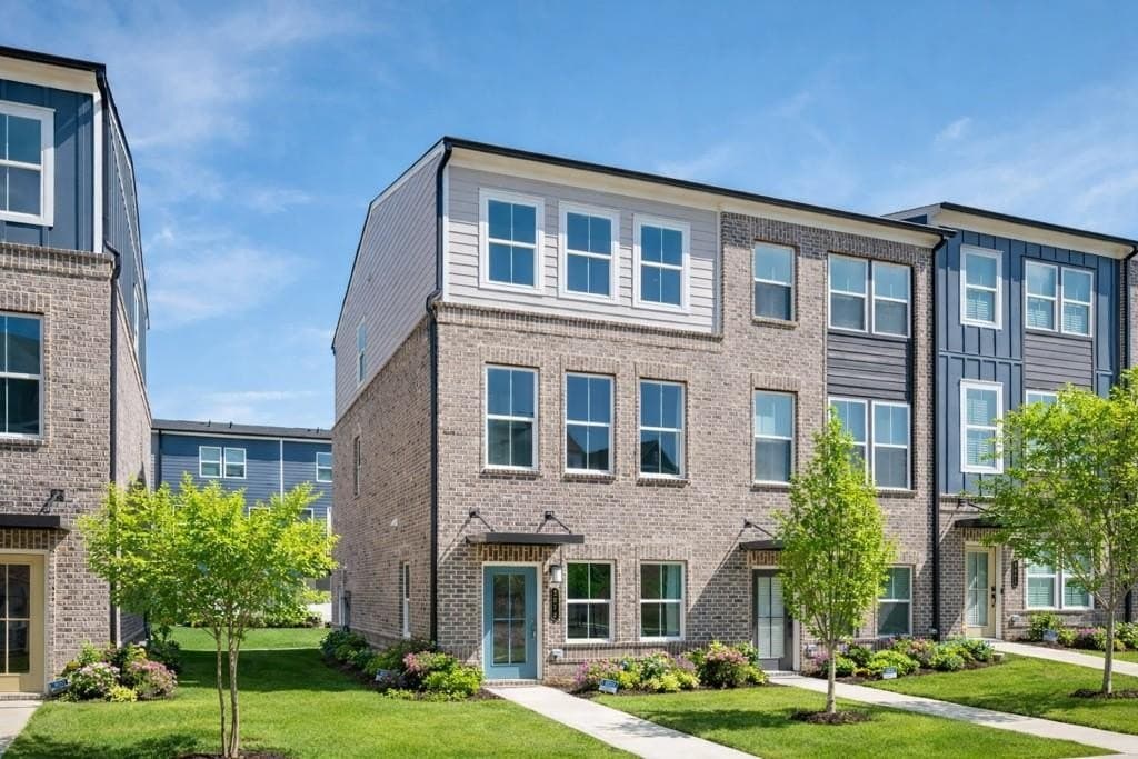 2676 Brookview Ln NW