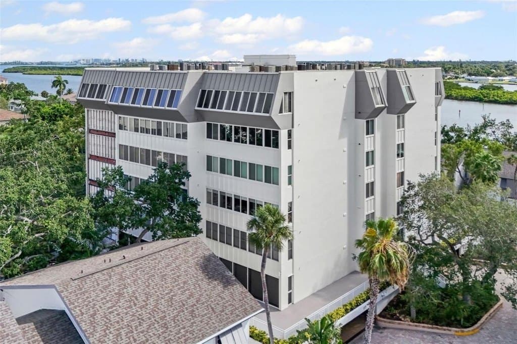 1255 E Peppertree Dr Apt 201, Sarasota