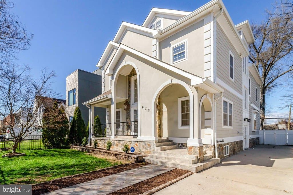 639 23rd St S, Arlington