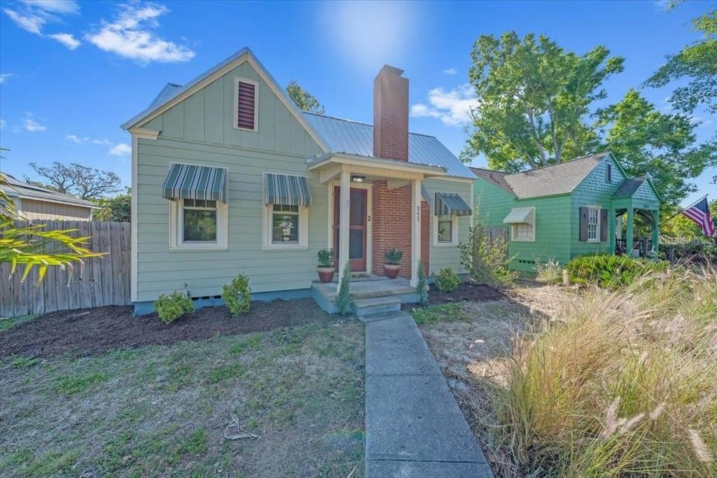 943 Queen St N, Saint Petersburg