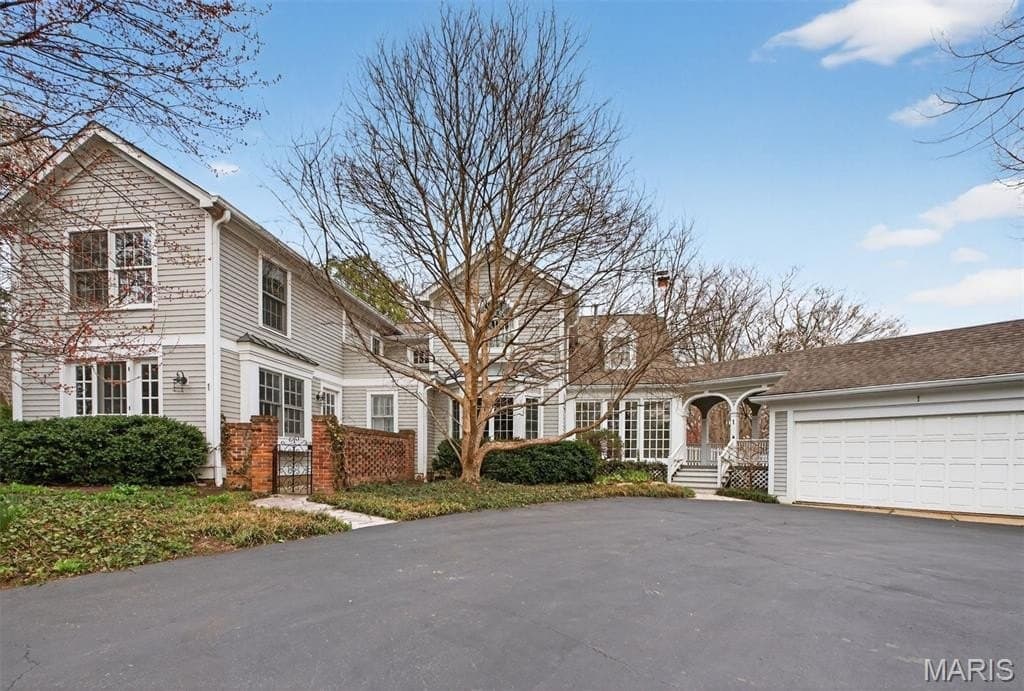 1 Clermont Ln, Ladue