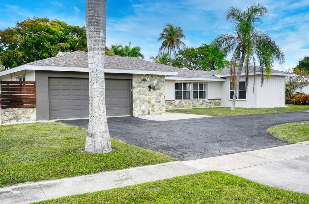 233 Shadowridge Ct, Marco Island