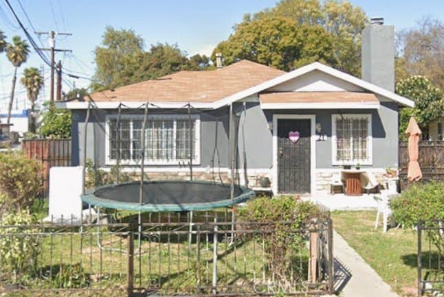 21 E 68th, Long Beach