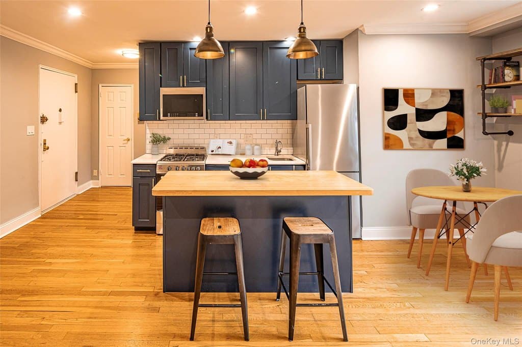 793 Palmer Rd Apt 3C, Bronxville